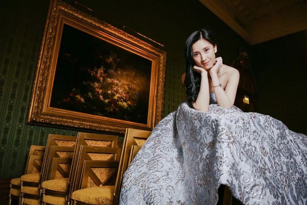 贵圈|中国白富美登上世界名利场:学霸是标配,钻石礼服随便挑