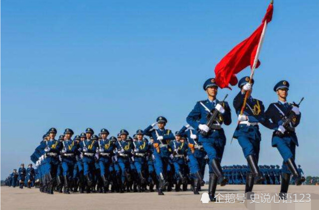 "歼20飞行员"廖勇,骨灰返回家乡,妻子痛哭:别离开我!