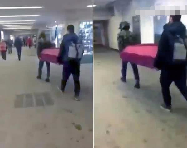 两名男子抬红色棺材乘地铁,地铁方:付过钱,没违规