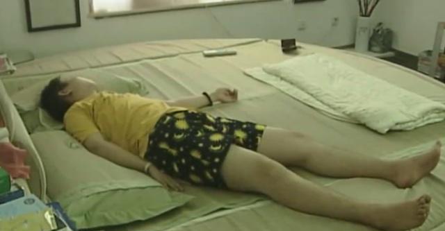 变形计:网瘾少年魏程,被称为"睡神",父母却说他是个好孩子