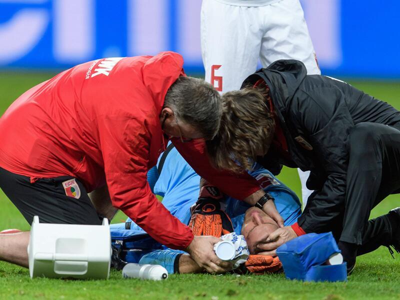 德甲门将咬断一截舌头 坚持踢完90分钟:像被车撞了