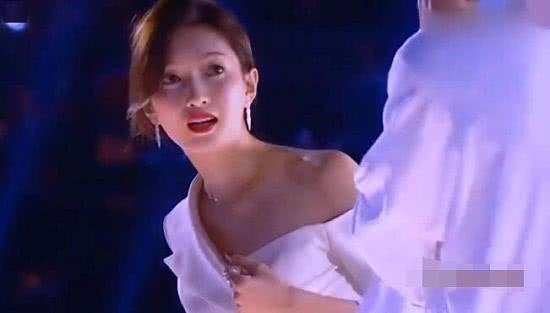 吴亦凡和江疏影"斗舞",一上台就脱,网友:这是真的吗?