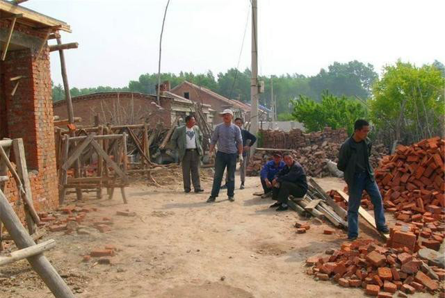 俗语:两堂夹一房,家破人亡,这句话有什么含义?有那么严重吗?