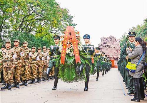 歼20飞行员廖勇,任务不幸牺牲,妻子泪崩:老公