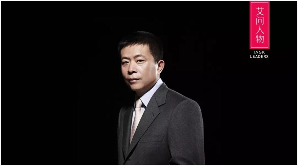 53岁的曹国伟与20岁的新浪