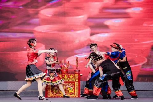 福安畲族婚礼惊艳亮相上海国际时尚周舞台,好