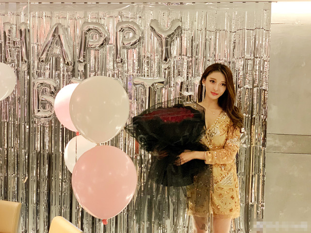 小g娜22岁生日派对梦幻豪华!素颜直播上妆超大胆