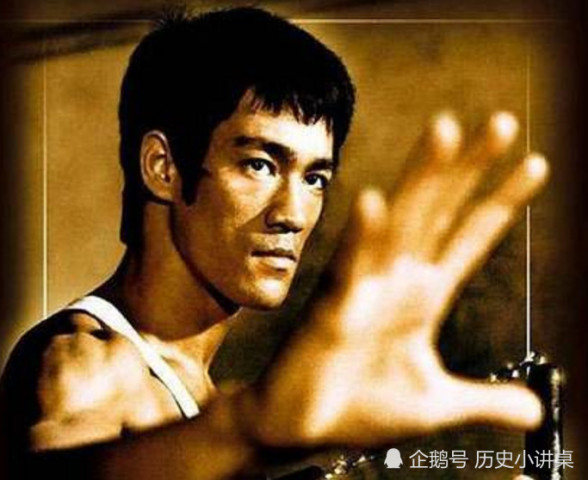 李小龙后背的肌肉,体脂率仅3%,至今依旧难以超