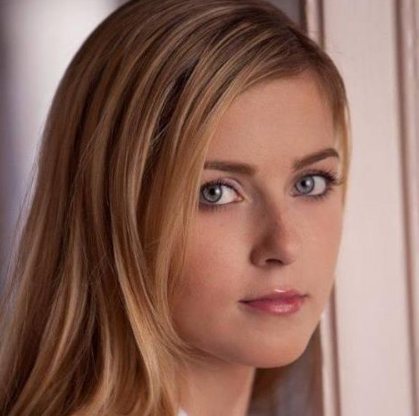 捷克美女到中国旅游,中国什么都好,就是吃饭时