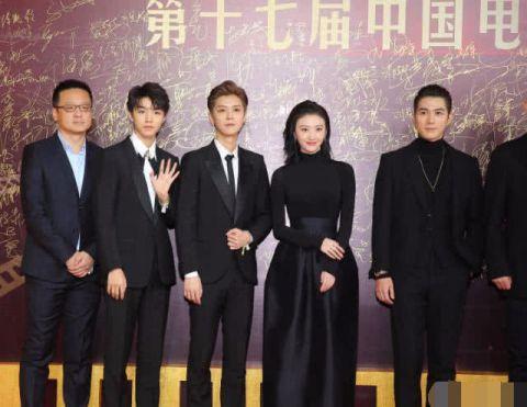 吴亦凡华表奖走红毯时,被男子喊加拿大电鳗,当众给了难堪!