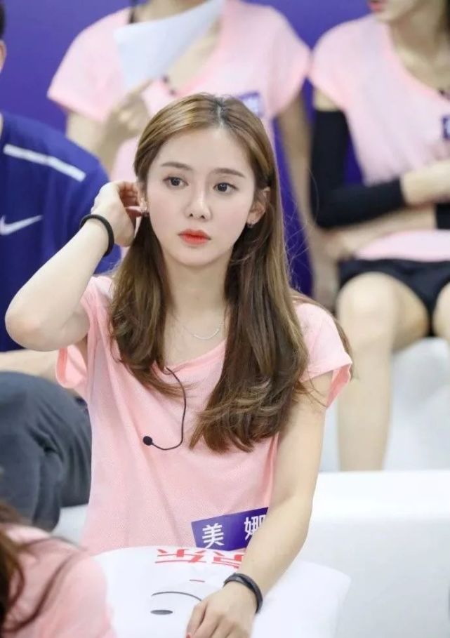 挤掉喜哥上位成超级富二代现女友,在nba女主播中颜值垫底|喜哥|美娜