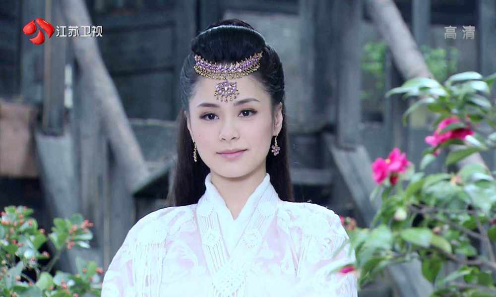 比如《春光灿烂猪八戒》中的小龙女是神仙,《八仙全传