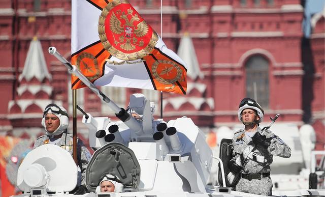 图为俄军阅兵式上的最新装备据环球时报报道,瑞典斯德哥尔摩国际和平