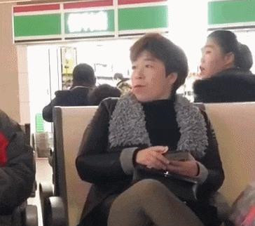 女版黄渤在网上爆红,而撞脸张国荣的司机被网友称为"哥哥转世"