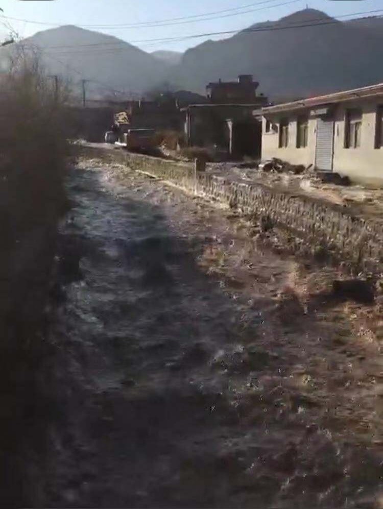 山西太原一村庄突发水灾 官方:蓄水池泄漏所致