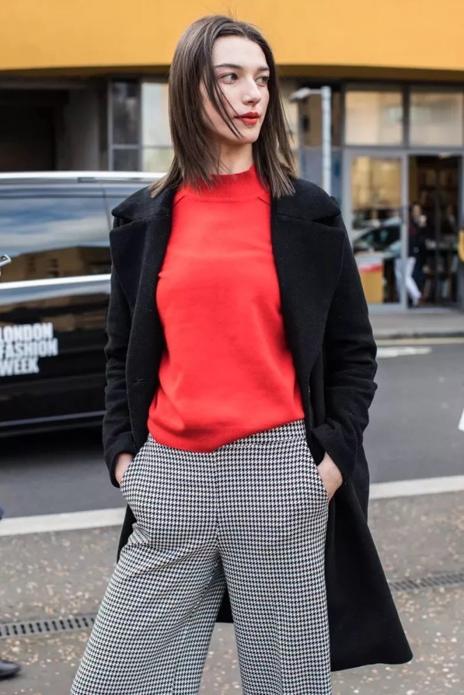 黑色大衣配什么颜色内搭?这4种穿法温暖又时