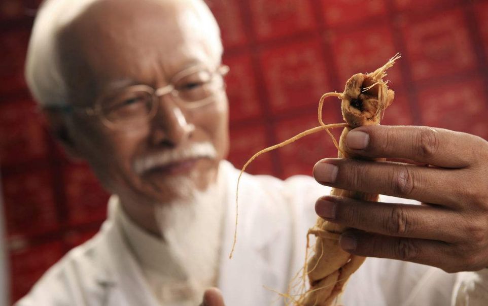 而人参,灵芝,鹿茸,鱼翅之类的东西吧,一般都是老爷爷才迷信