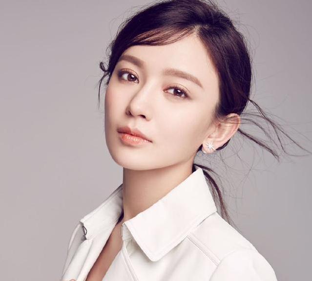 她是《琅琊榜2》武功高强的重华郡主,现实中美到犯规,宅男最爱