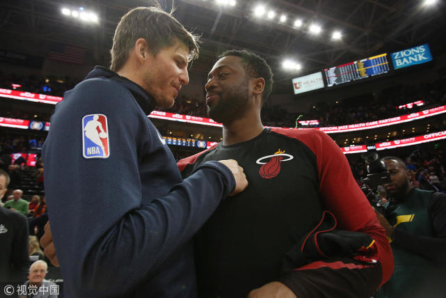 韦德盐湖城最后一舞:送完球衣送球鞋 亲自辅导