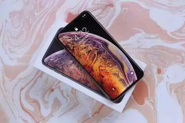 手机到底要不要贴膜和戴套?这里给你答案