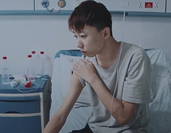 变形计:城市帅哥竟然有"诱人"腹肌,炫出腹肌那一刻网友沸腾了