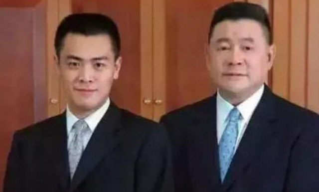 非诚勿扰:富豪装穷相亲,遭全场灭灯,说出身份女