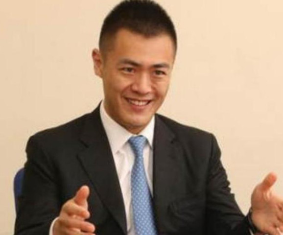 非诚勿扰:富豪装穷相亲,遭全场灭灯,说出身份女