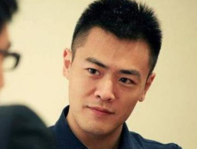 非诚勿扰:富豪装穷相亲,遭全场灭灯,说出身份女