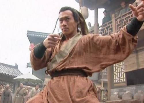 林冲|如果赤手空拳，此人是梁山武功第一，卢俊义和林冲联手也打不过他