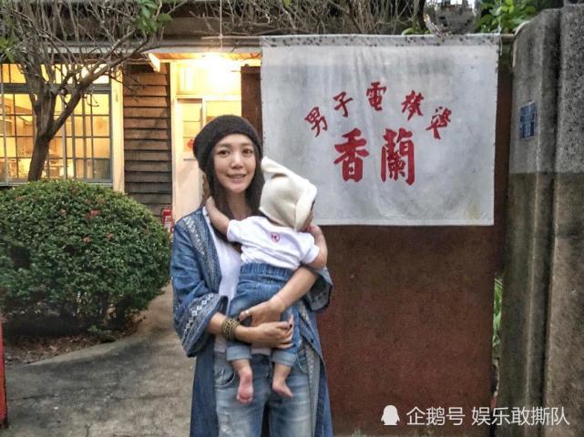 五月天玛莎 龙凤胎 侧颜曝光 帽子遮不住小胖脸