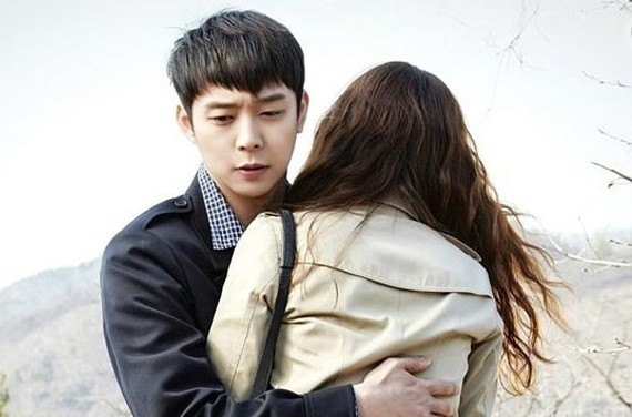 一个男人说爱你,但又不主动联系你,八成都是这