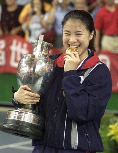 不过,那时候,王楠是女乒的领军人,她和张怡宁,李楠获得了女单前三名.