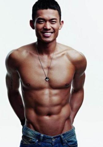 张继科:我4块腹肌!林丹:我6块腹肌!他:等等,