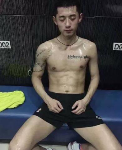 张继科:我4块腹肌!林丹:我6块腹肌!他:等等,