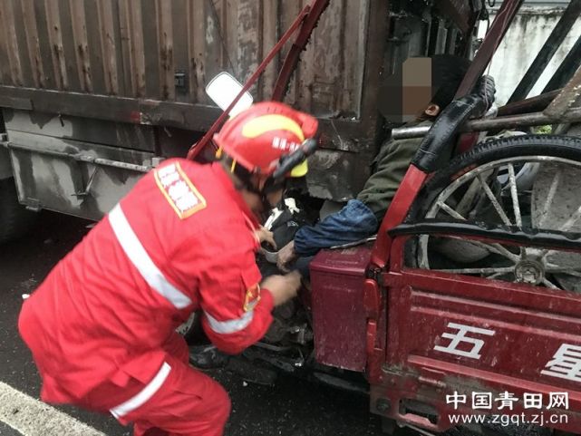 丽水一路段突发车祸 司机受伤被困