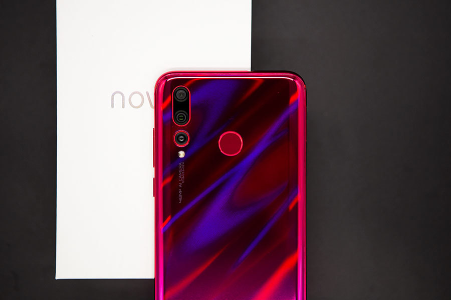 华为nova4评测:挖孔屏或将在明年一统屏幕市场