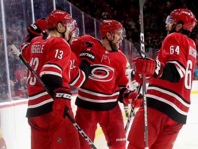 场面优势,不过游骑兵队门将兰德奎斯特表现神勇,为球队牢牢守住比分