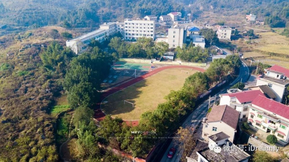 《小城市·大教育》:航拍冷水江市毛易中学