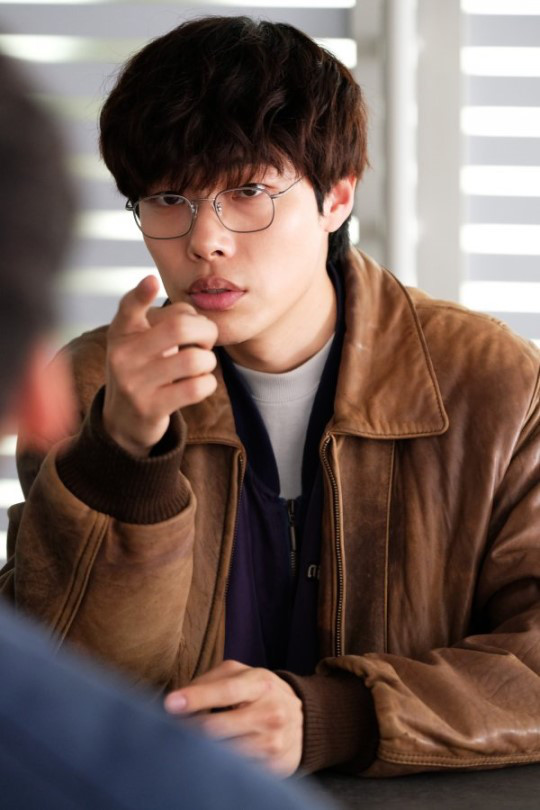 狗焕柳俊烈新作逃组上映在即导演柳俊烈是聪明的演员
