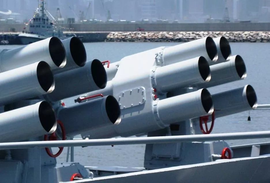 意大利的反潜鱼雷,加装了机库与飞行甲板,为新型驱逐舰,护卫舰进行了