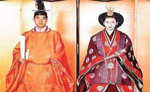 日本新天皇登基在即,龙椅空运东京,准备大赦天下