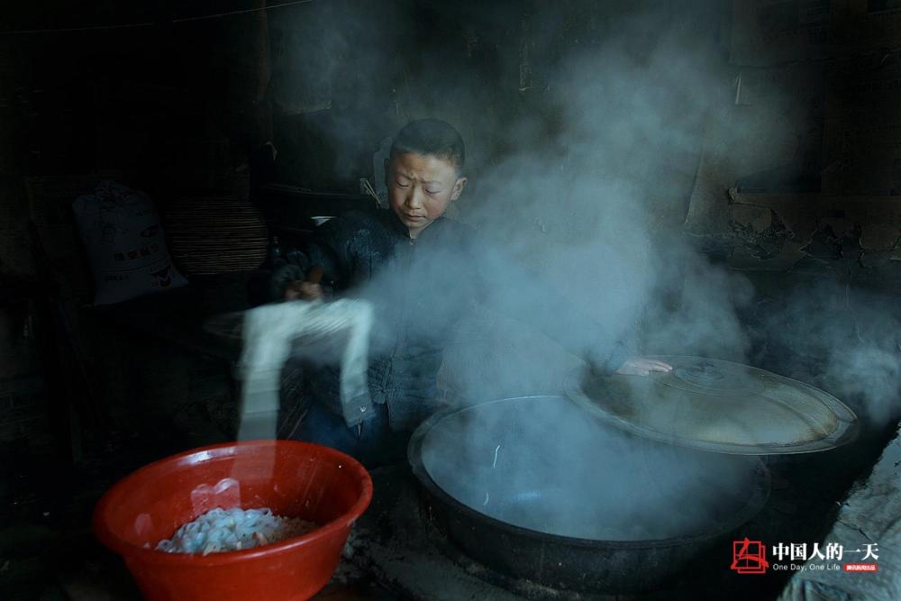 新村貌：干旱村最贵嫁妆是水 没洗过澡的老人终于喝上纯净水_®倍怡康科技|直饮水机|学校饮水机|节能饮水机|直饮水设备工程|公共饮水设备服务商