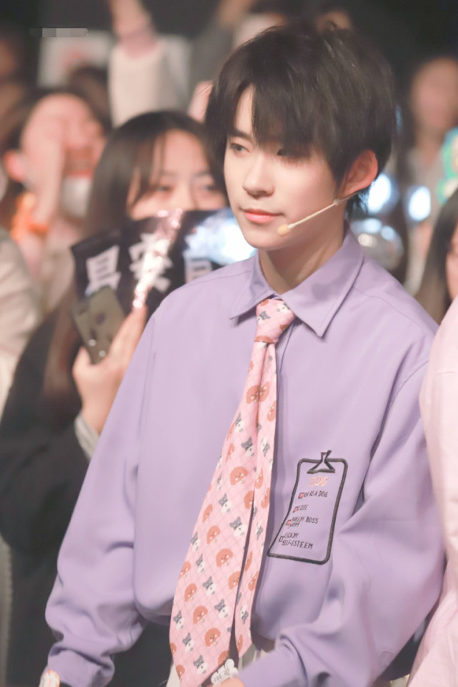 余沐阳出生于2005年,今年才刚刚十三岁!