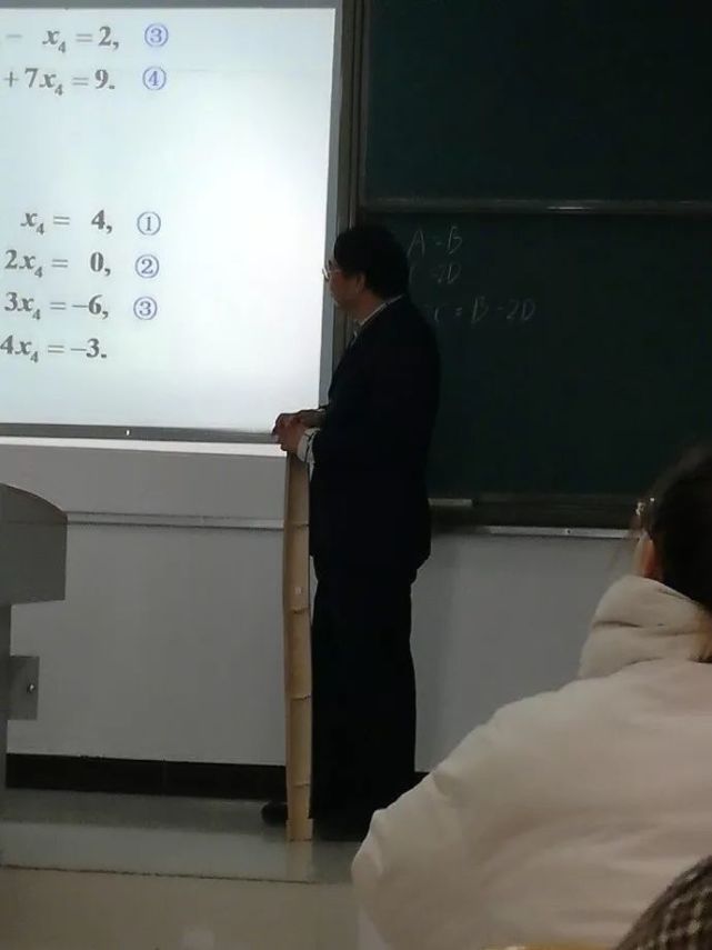 你永远想象不到老师会 拿出一个啥样式的东西当教棍