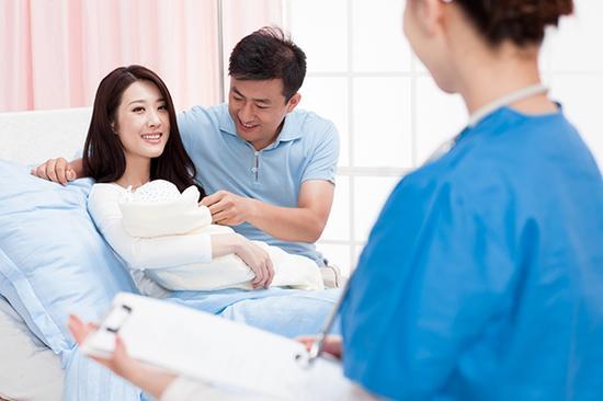 "生个孩子就了不起吗?别在我面前装"男人怪妻子月子里矫情,栽了跟头