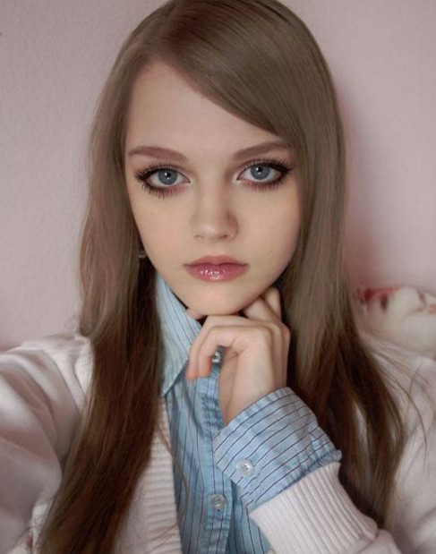 美国有个真人芭比叫扣塔,日本的真人芭比叫千本露露,中国的叫?