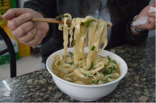 南方人吐槽:东北人吃面条动静太大,而且还要