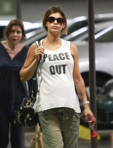 近日意大利性感女星,意甲教母伊莉莎贝塔-卡娜丽丝挺着怀孕的大肚子