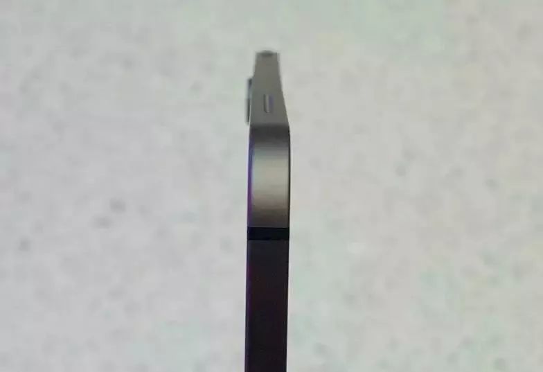 新款iPad Pro机身越用越弯却不是缺陷?苹果重