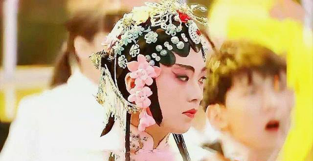 德云社里的女装大佬们,郭大小姐的形象最美,网友:太惊艳了!